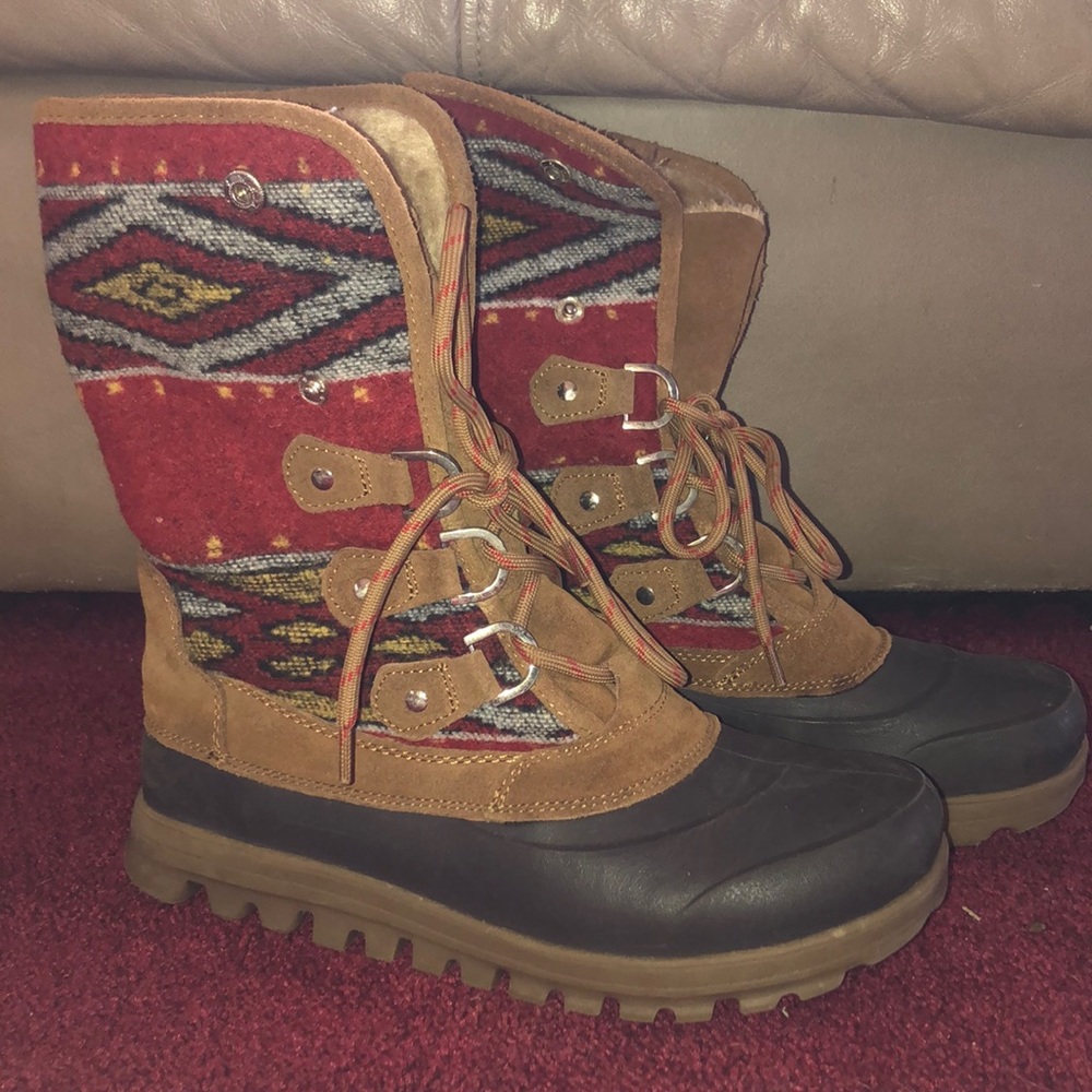 Baretraps winter boots size 6.5